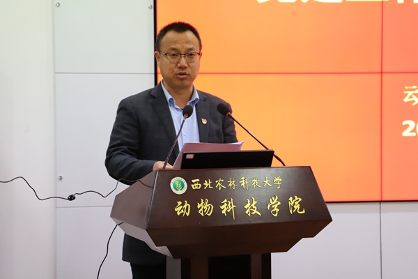性吧
党委副书记王力解读创建全国党建工作标杆院系工作方案.JPG