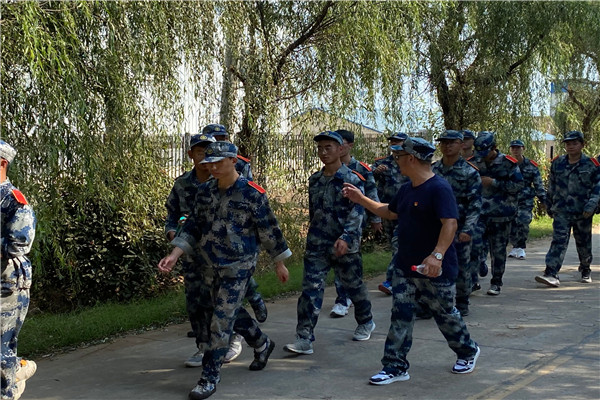 性吧
领导跟随拉练.jpg