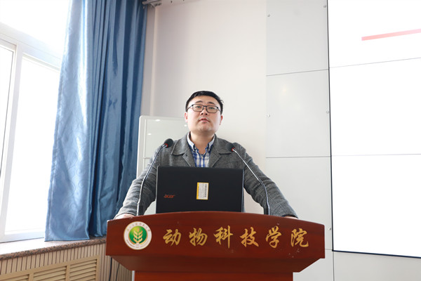 性吧
副院长凌飞教授解读政策.jpg