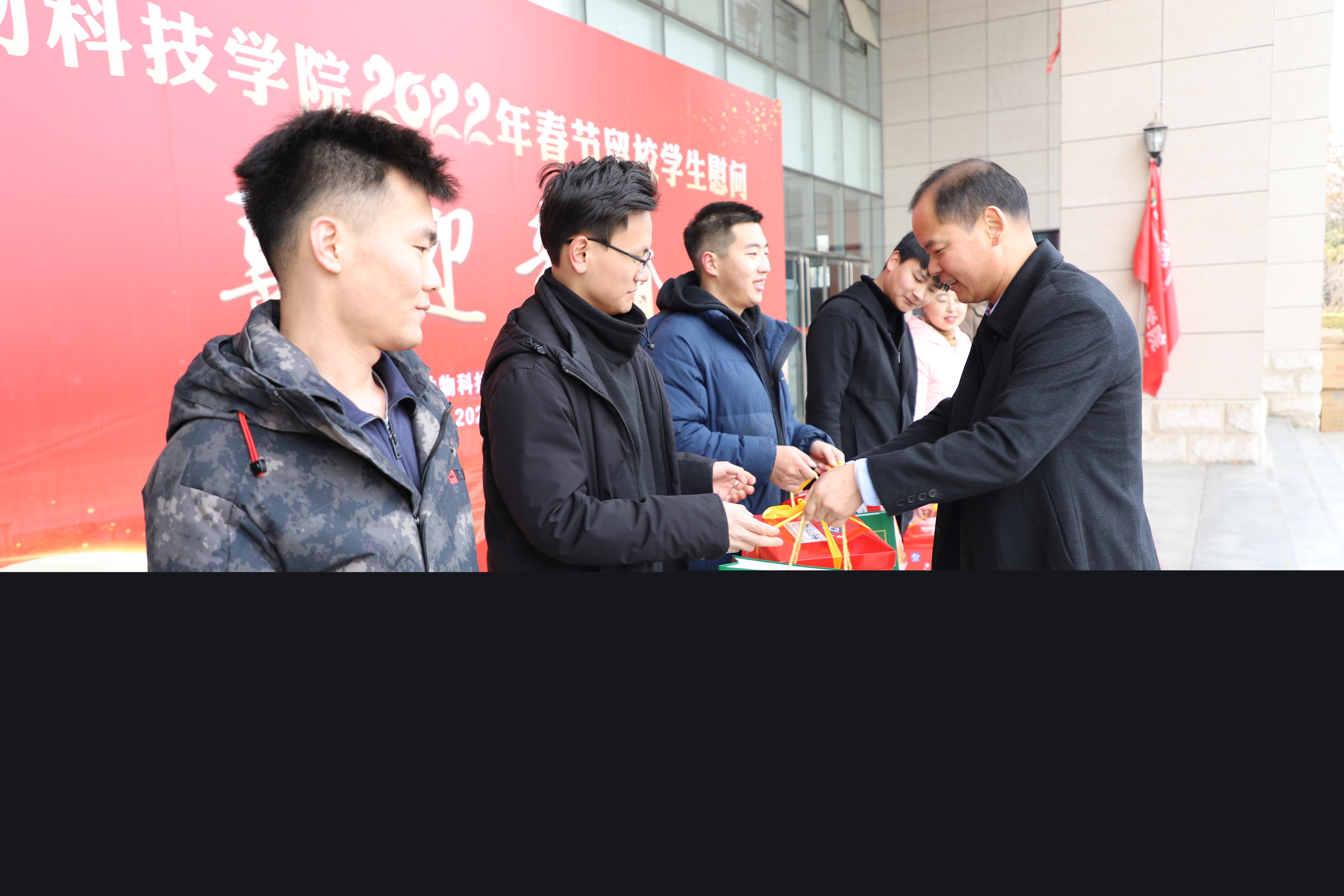 4d5a17e62c374feeb4d1957861717fda.jpg