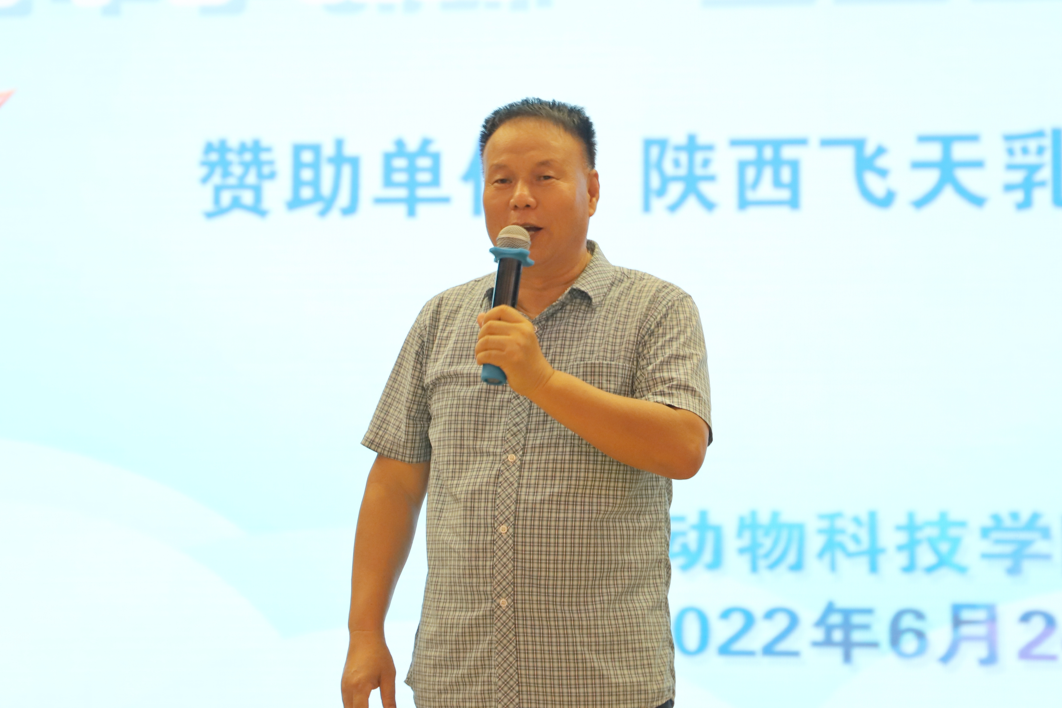 曹斌云教授寄语学生.jpg