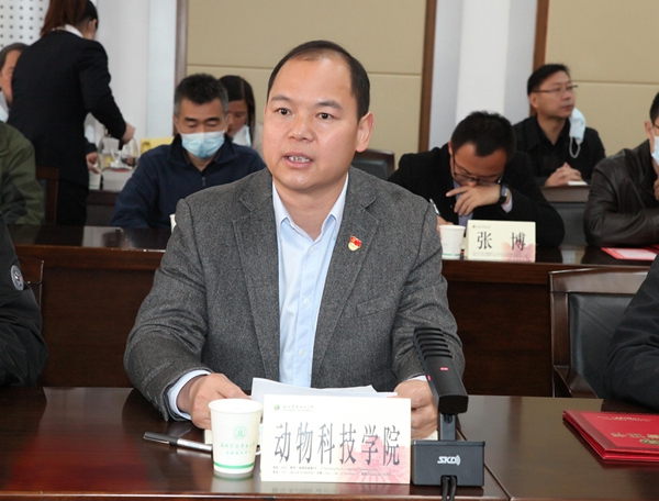 动科性吧
党委书记曹军会发言.jpg