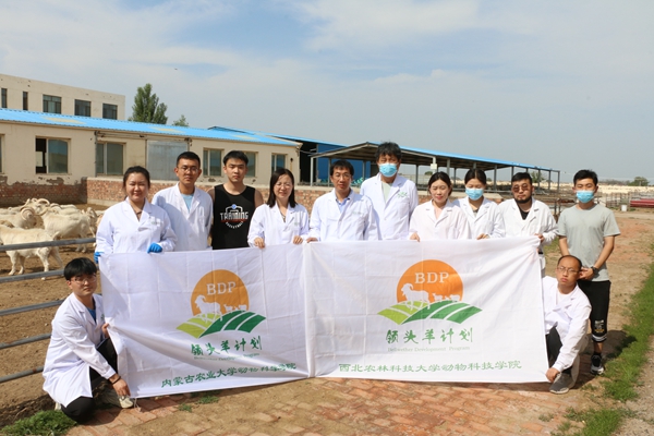 图三 队员与内蒙古农业大学动物科学性吧
学生合影.JPG
