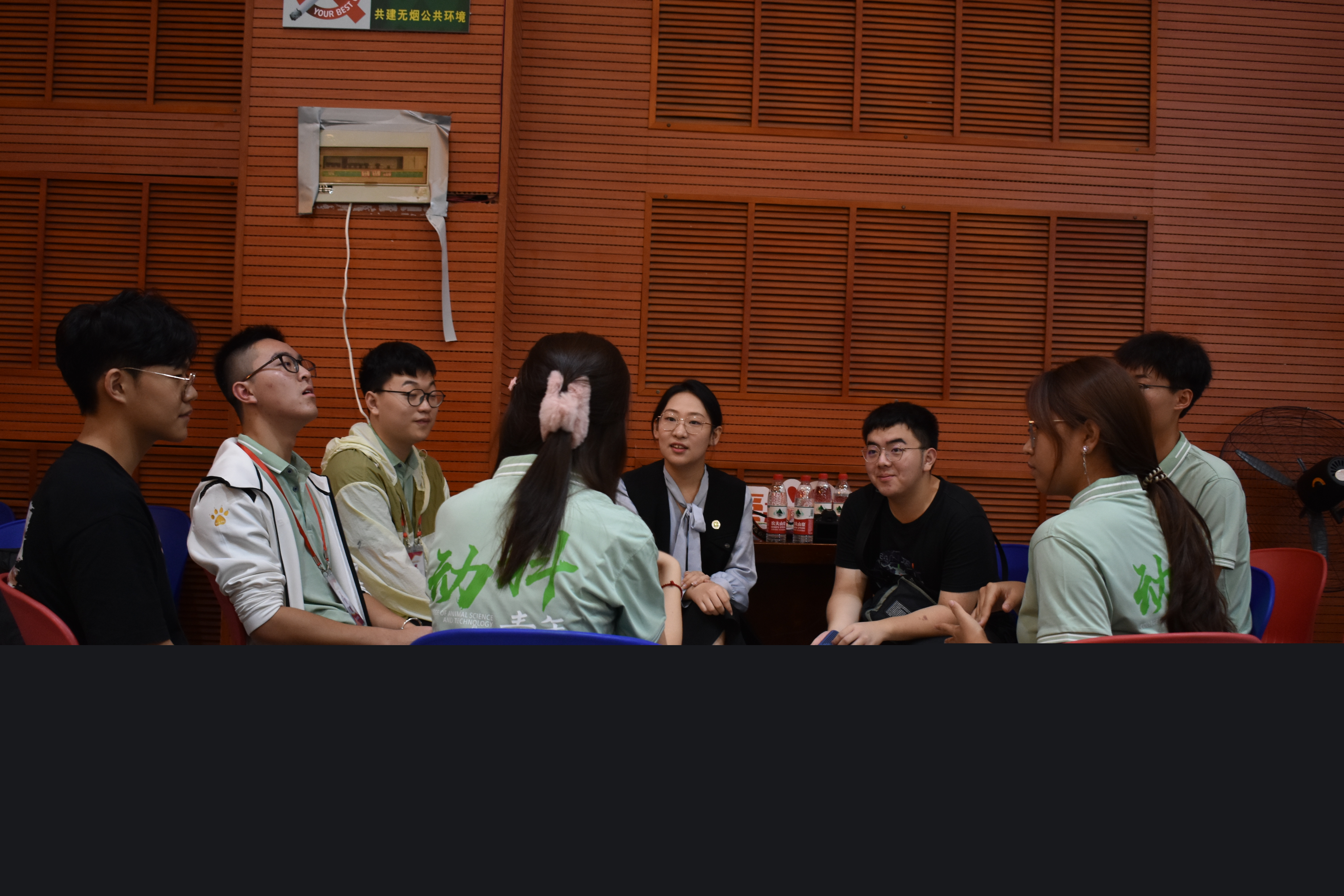 0d962f9cf1d849a68d3c27faaeb58097.jpg