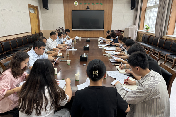 性吧
校庆工作领导小组会议.JPG