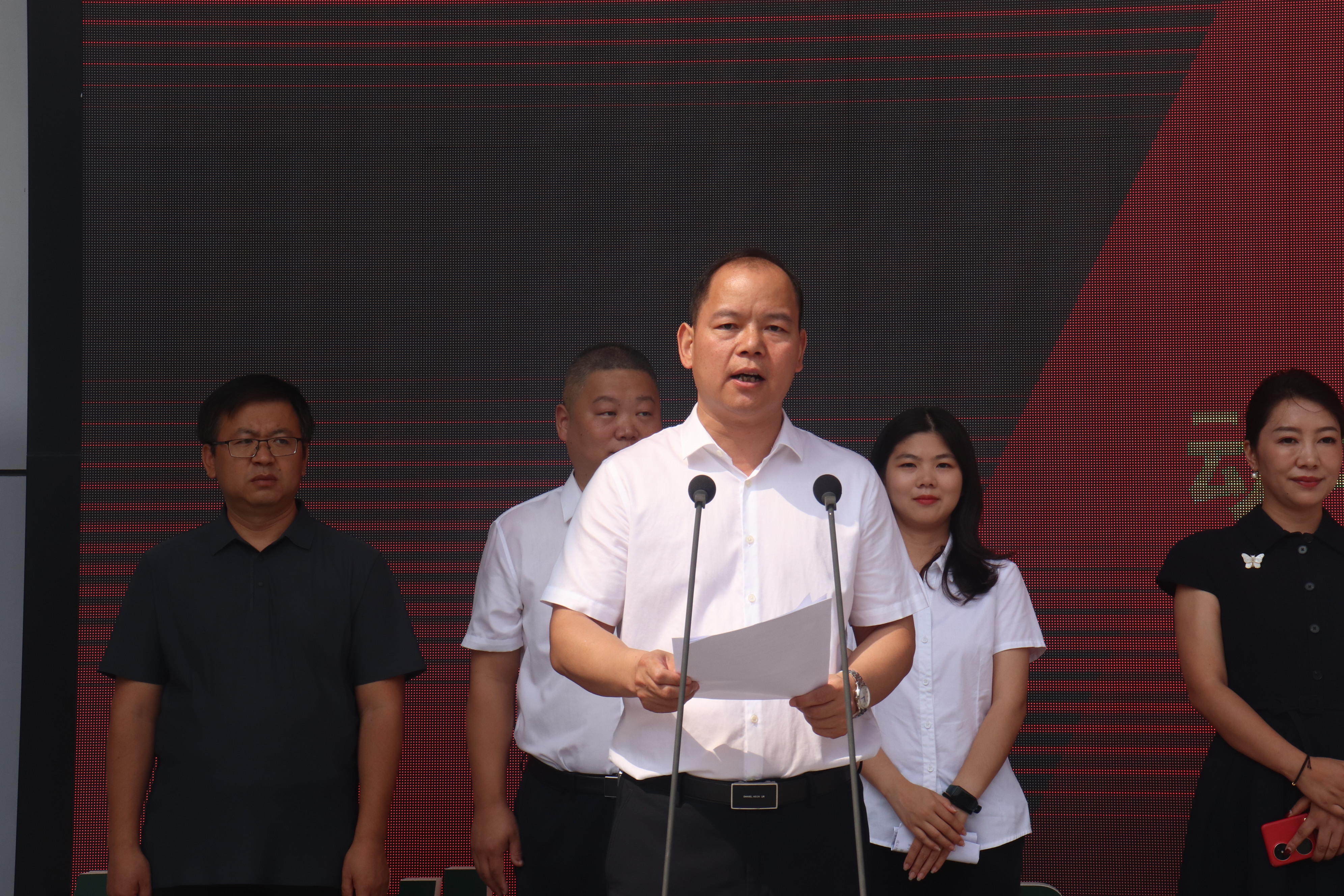 动科性吧
党委书记曹军会主持捐赠仪式.JPG